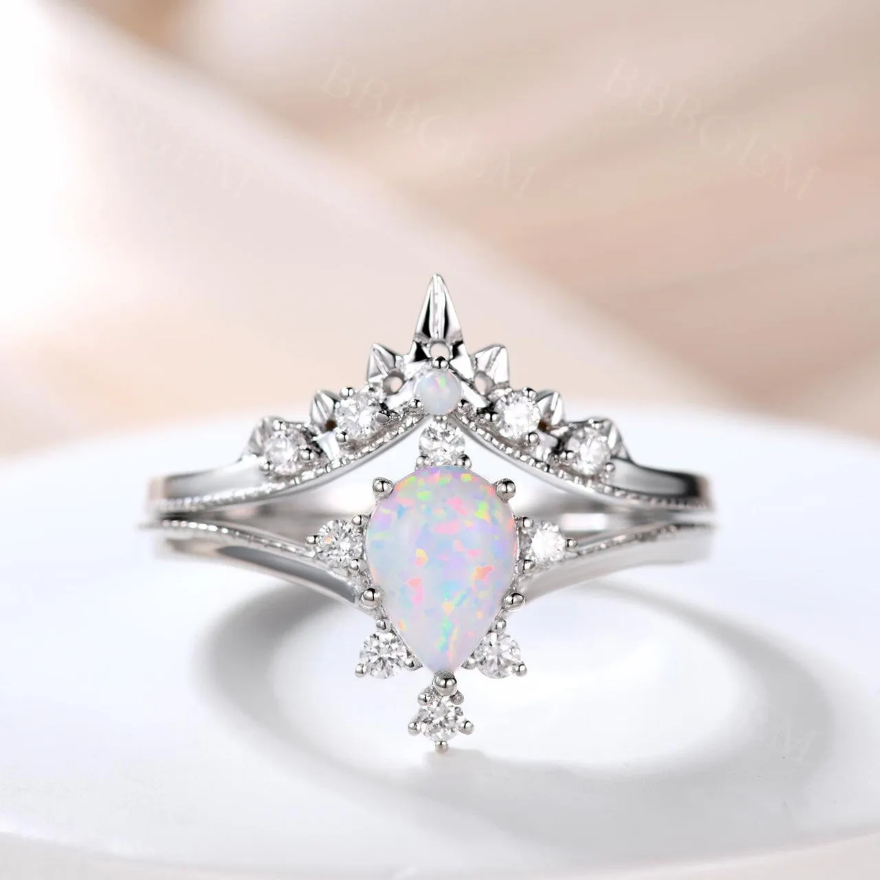 14K/18K Gold Vintage Pear Shaped Opal White Gold Engagement Ring Milgrain Bridal Set