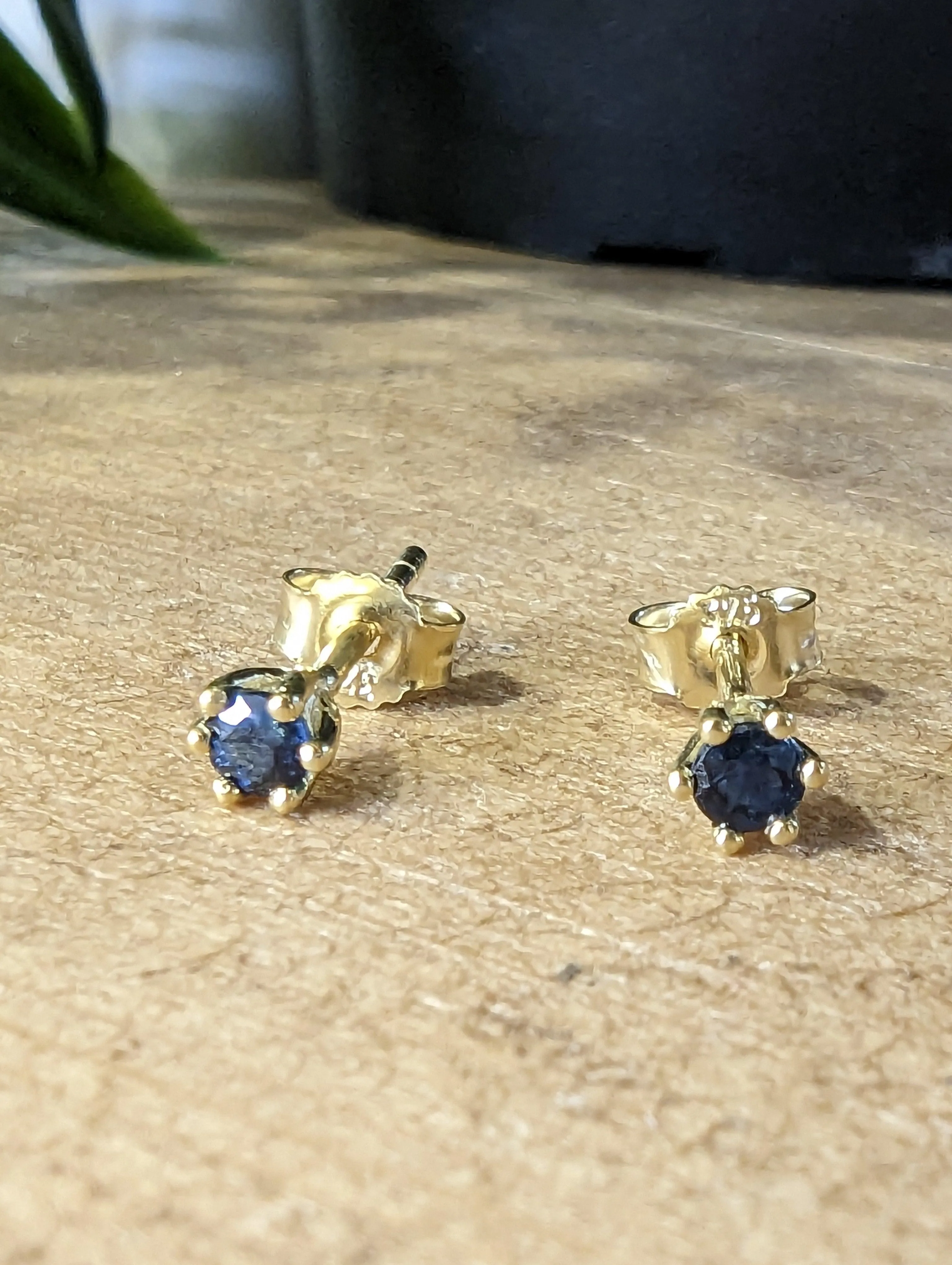 9ct Yellow Gold 3mm Sapphire Stud Earrings