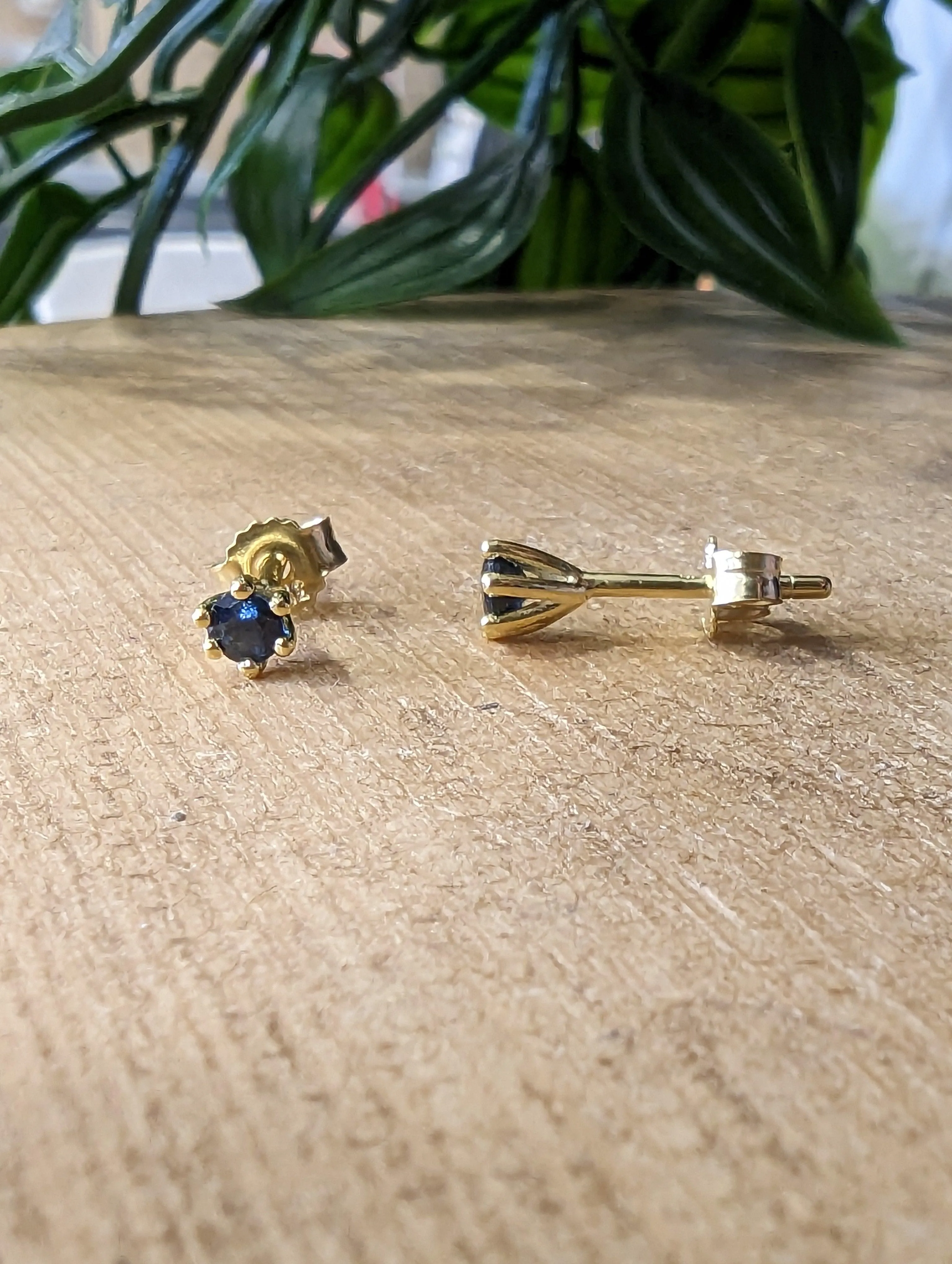 9ct Yellow Gold 3mm Sapphire Stud Earrings