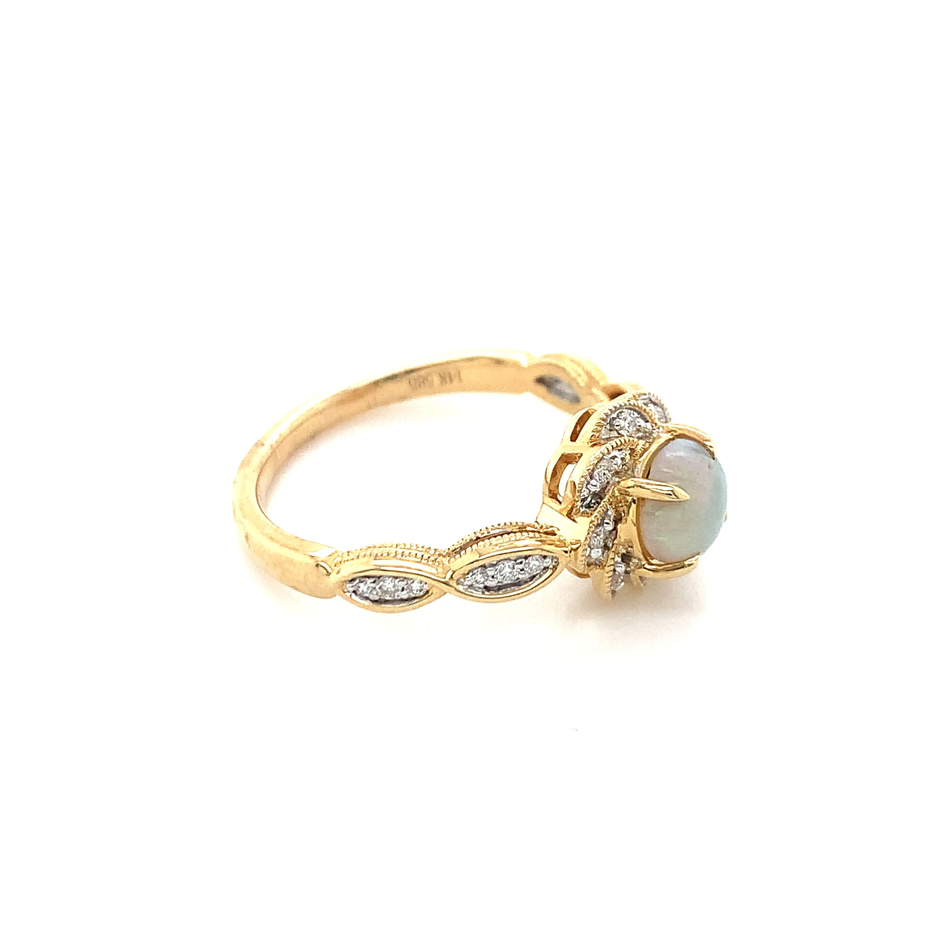 Arya Opal Yellowgold Ring