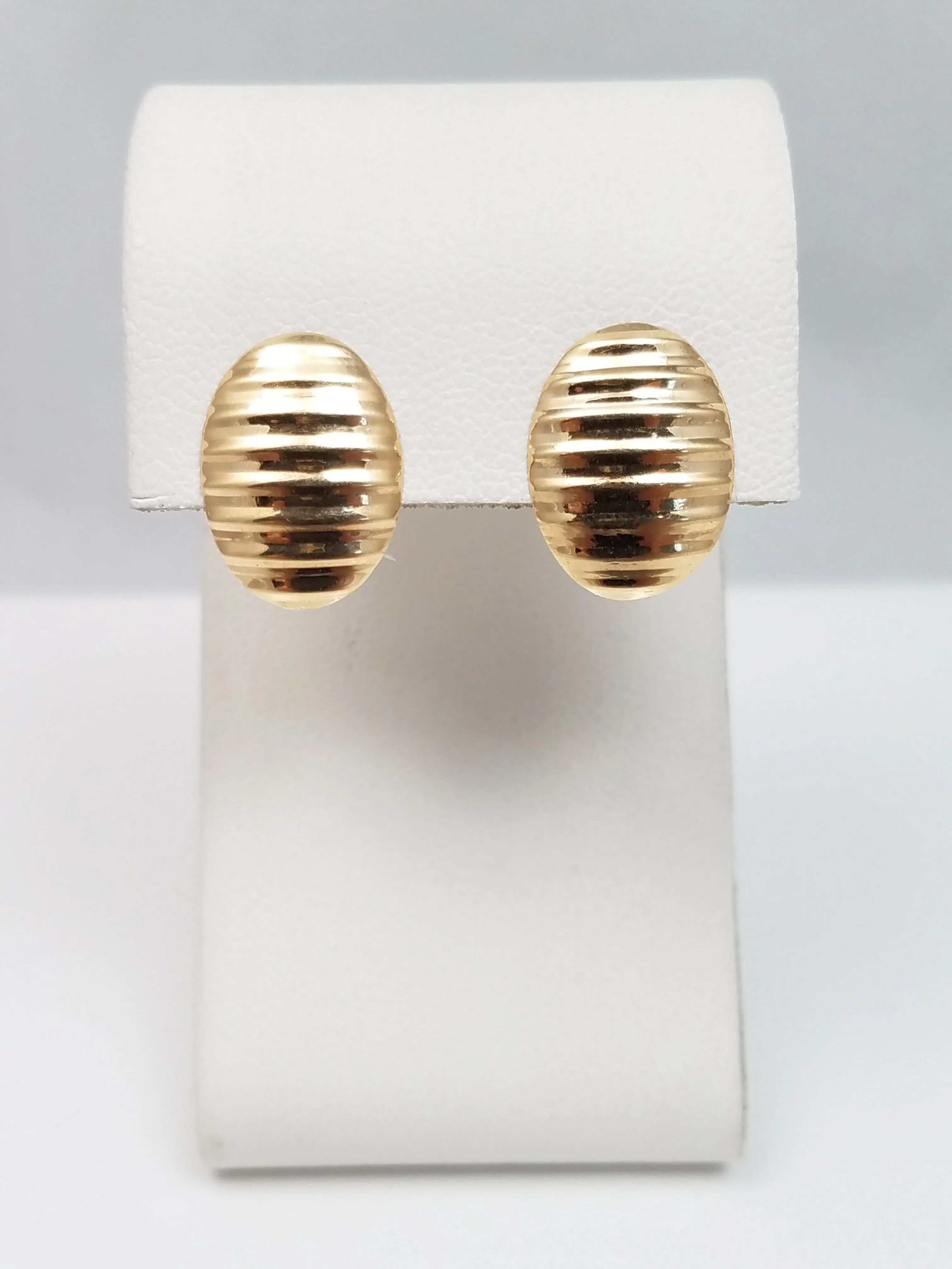 Cute 14k Yellow Gold Ribbed Earrings