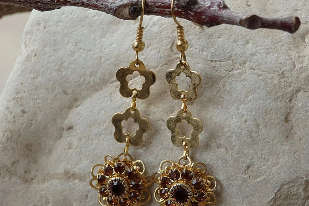 Flower gold dangle earrings