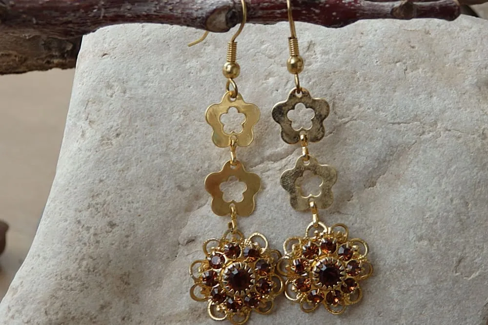 Flower gold dangle earrings