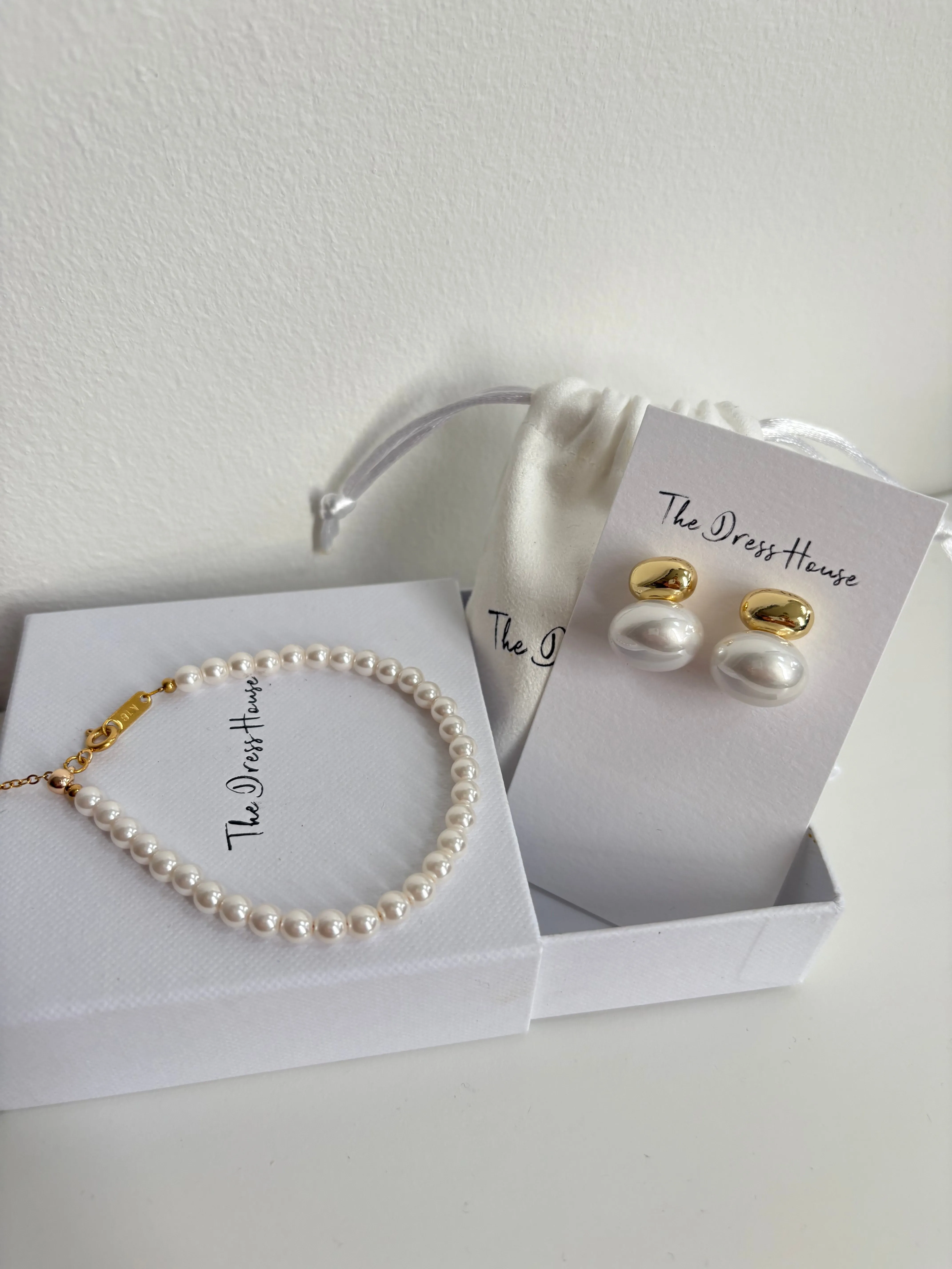 Jada Ruby - Gold Pearl Earring Bracelet Gift set